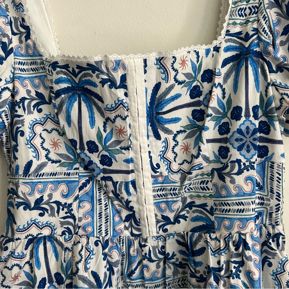Avec Les Filles Puff Sleeve Fit and Flare Dress in Palm Tile Print - Picture 3 of 5